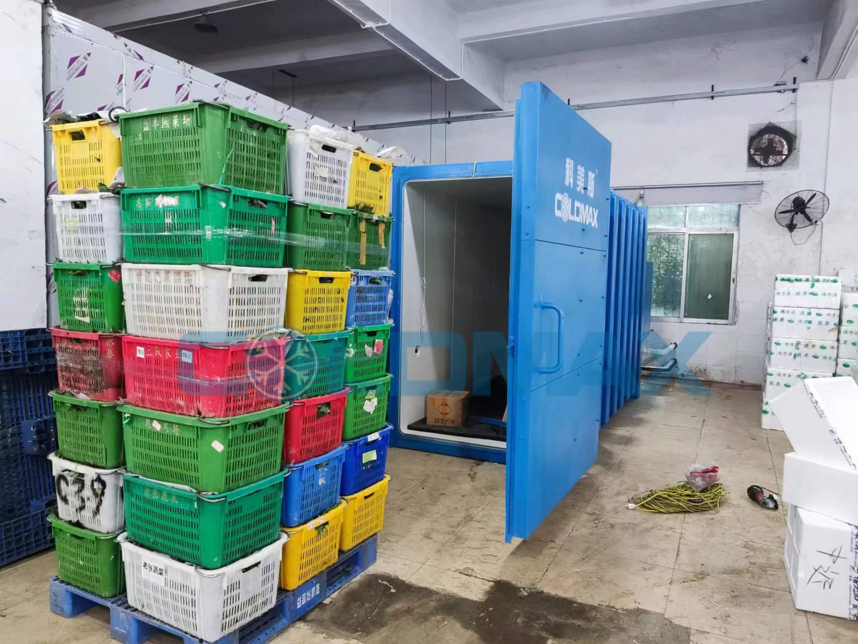 深圳客戶張總蔬菜基地合作社三卡板果蔬真空預冷機安裝現場